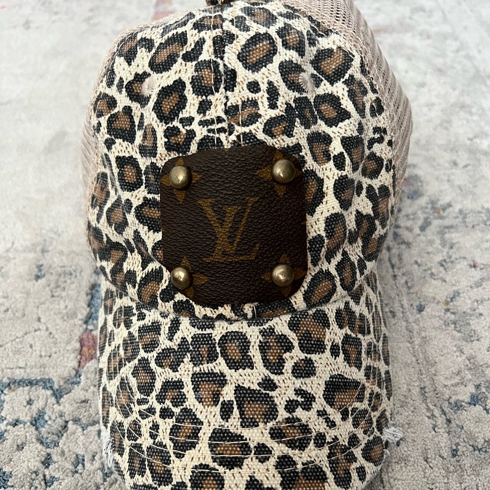 Womens baseball cap.
